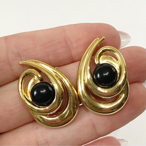 Givenchy Signed Vintage Swirl Cabochon Earrings Black Bead Faux Onyx Gold Runway - Picture 1 of 13